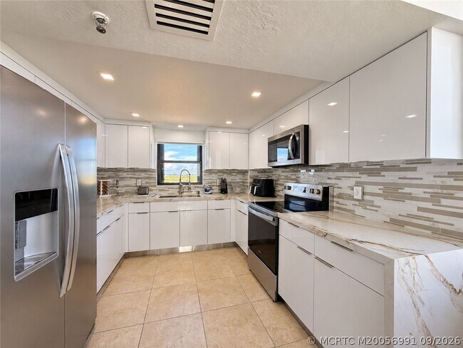 Building Photo - 3100 N Hwy A1A