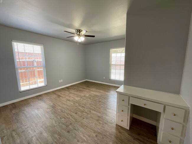 Building Photo - 4 Bed 3 bath 3 Car-Garage-Solar Panels-Move In Ready! Frenship ISD