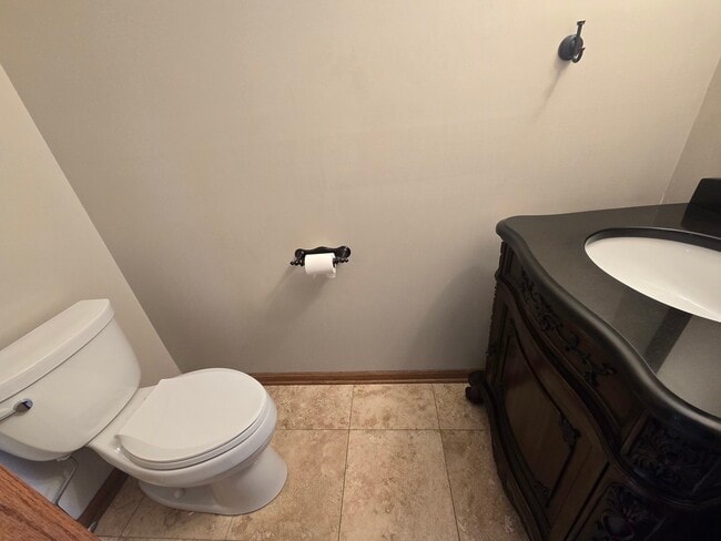 Building Photo - 1565 Old Barn Cir