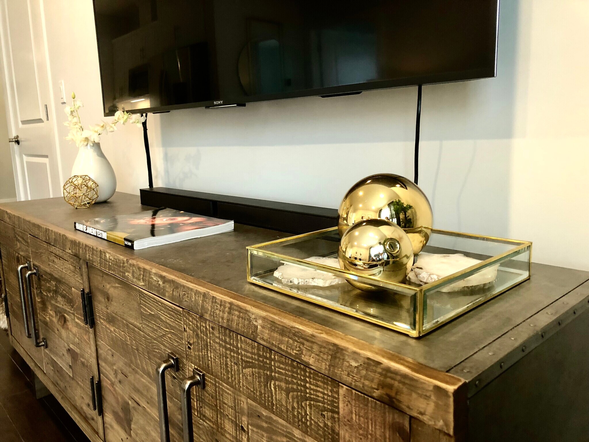 Building Photo - 1901 Summit Ave