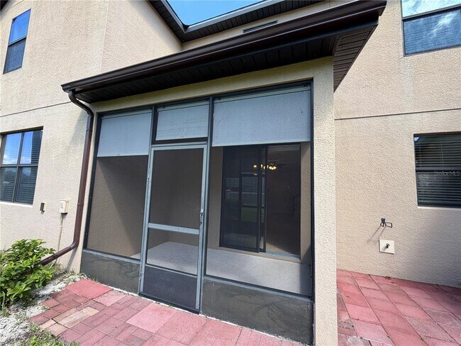 Building Photo - 2432 Seven Oaks Dr
