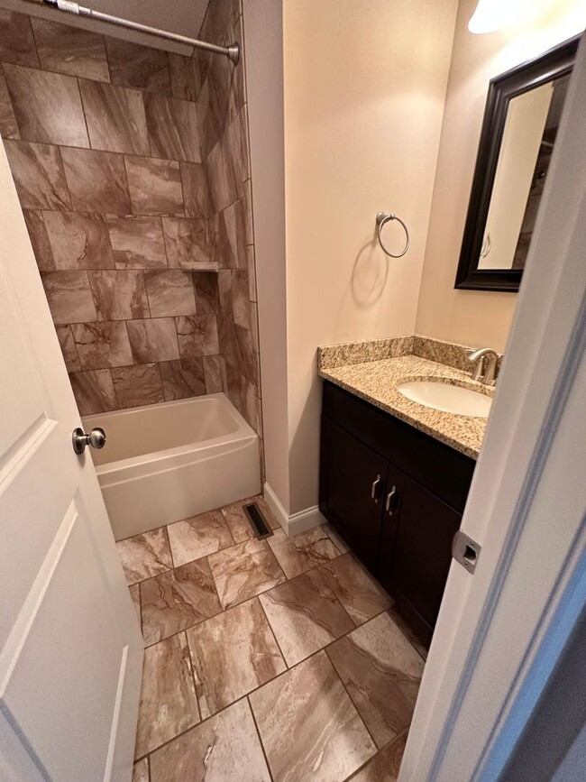 Building Photo - 2173 Versailles Dr