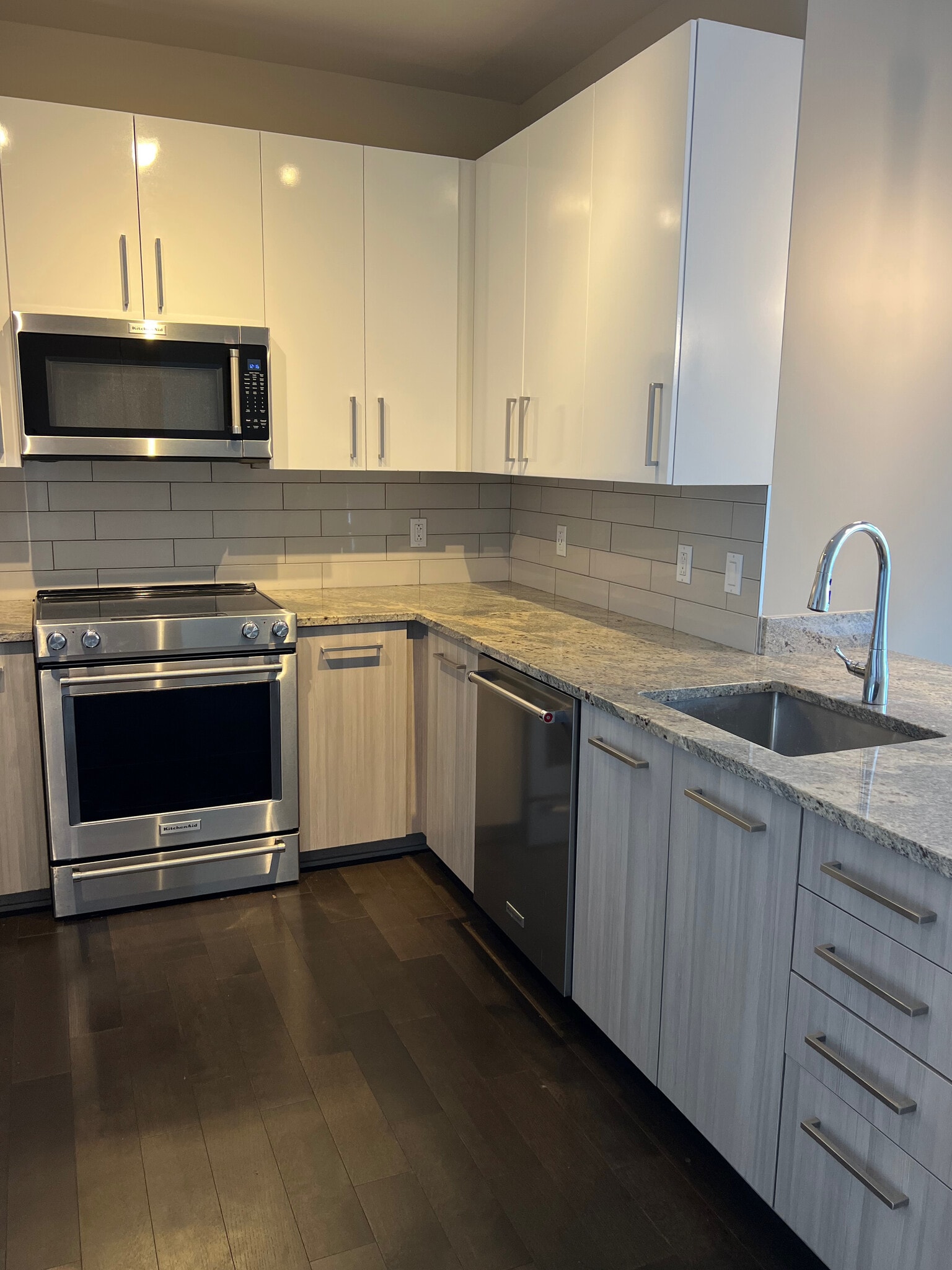 3707 Kitchen - 515 Church St