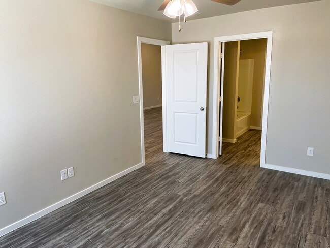 Building Photo - Stunning Home Located in Northwest Corrido...