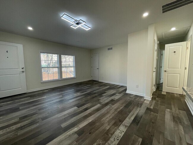 Building Photo - 1784 Temple Ave