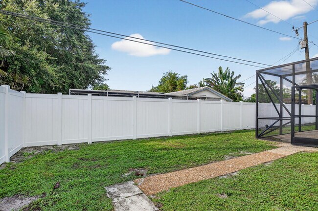 Building Photo - 1544 NW 9th St