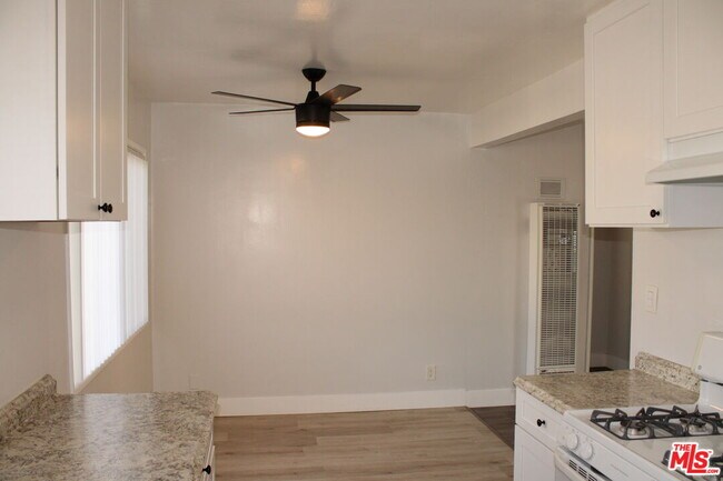 Building Photo - 1026 S Flower St