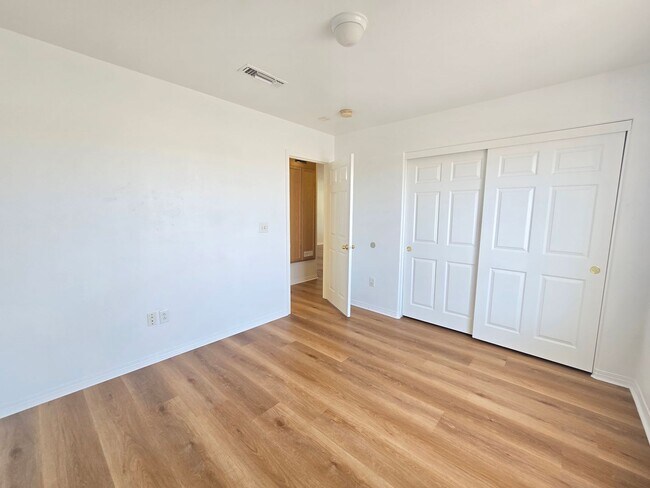 Building Photo - 9300 Holly Ave