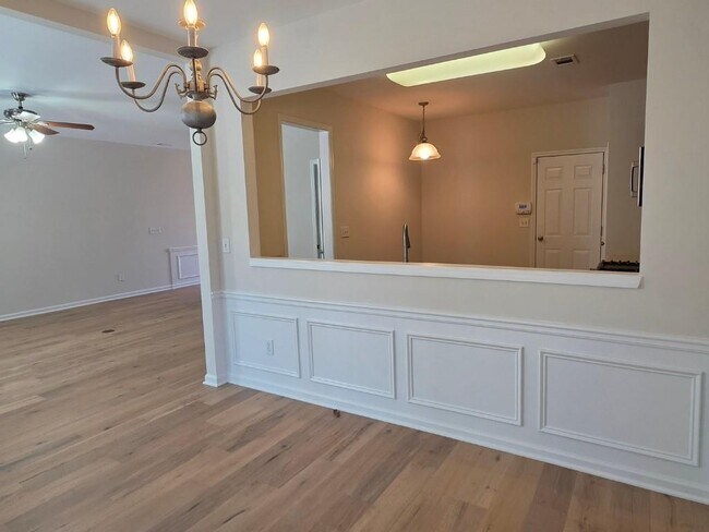 Building Photo - 2378 Fairlie Dr