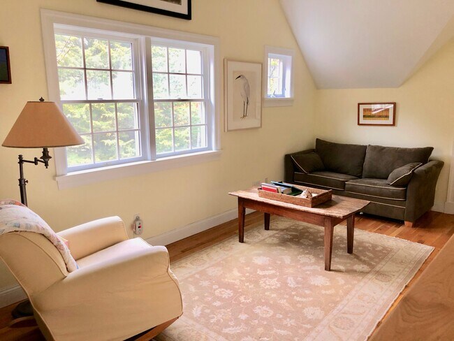 Building Photo - 10 Deer Path