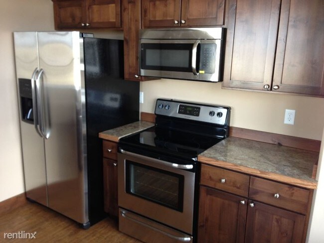 Building Photo - 2 br, 1 bath Condo - 2890 Overlook Blvd