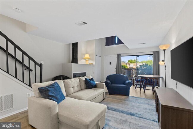 Building Photo - 3911 Woodhue Pl