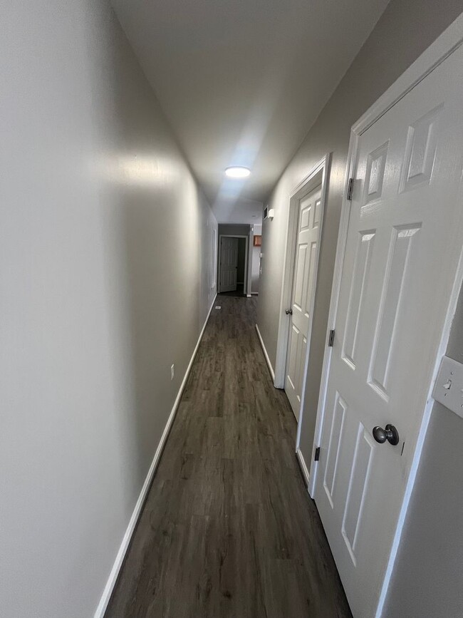 Building Photo - Gorgeous Fully Renovated 4 br/2 bath!