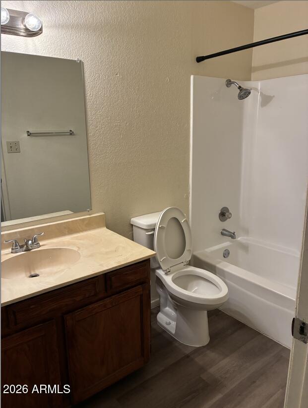 Building Photo - 899 E Erie St