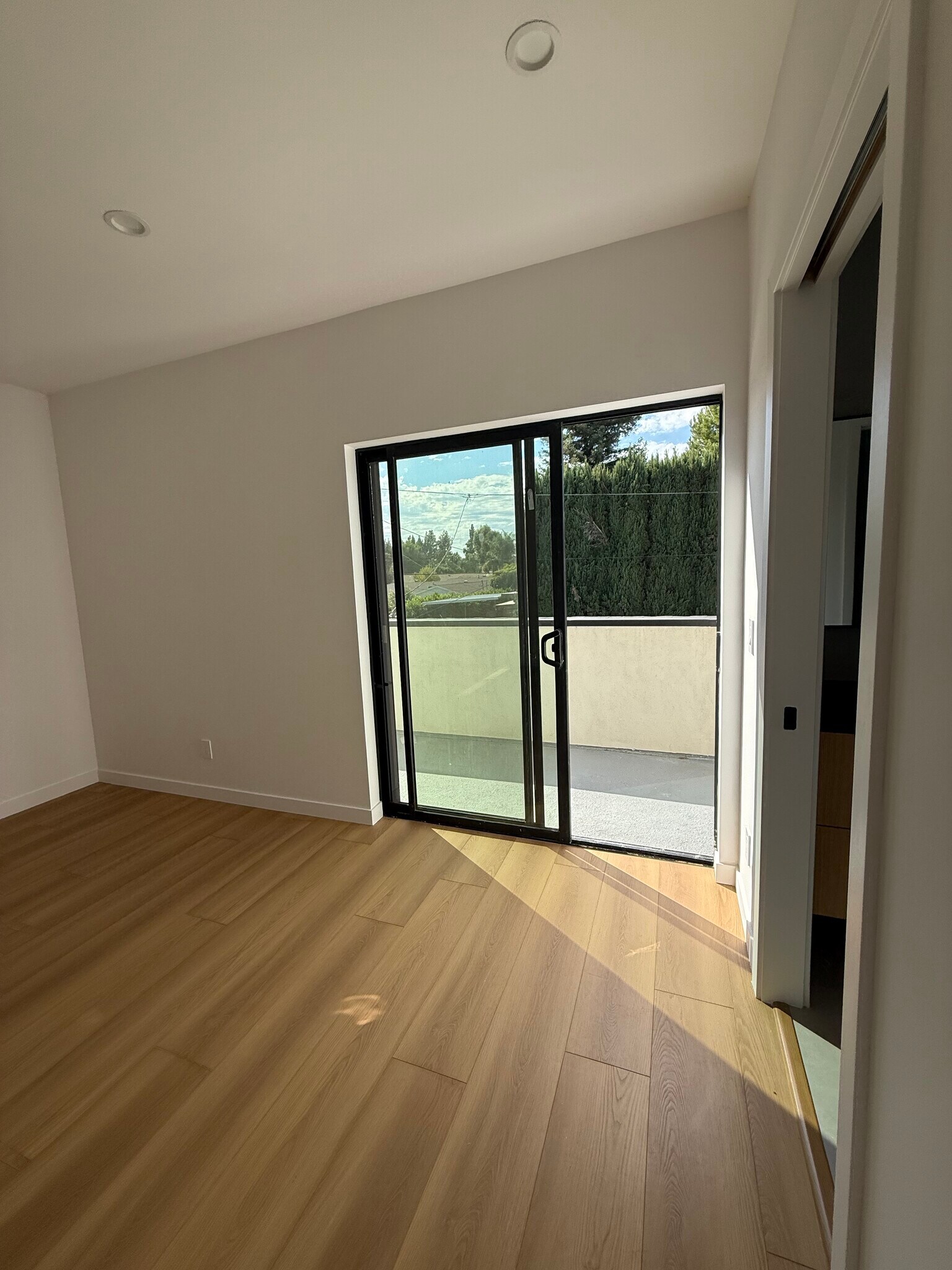 Building Photo - 9213 White Oak Ave