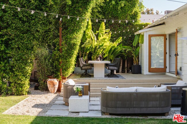 Building Photo - 1163 Nelrose Ave