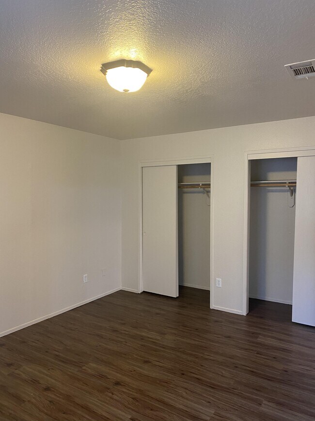 Building Photo - 3503 Shawnee Dr