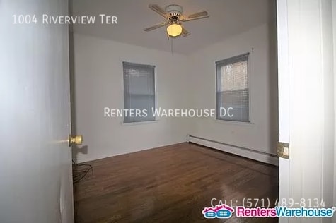 Building Photo - 1004 Riverview Terrace