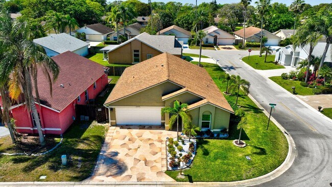 Building Photo - Waterway Cove