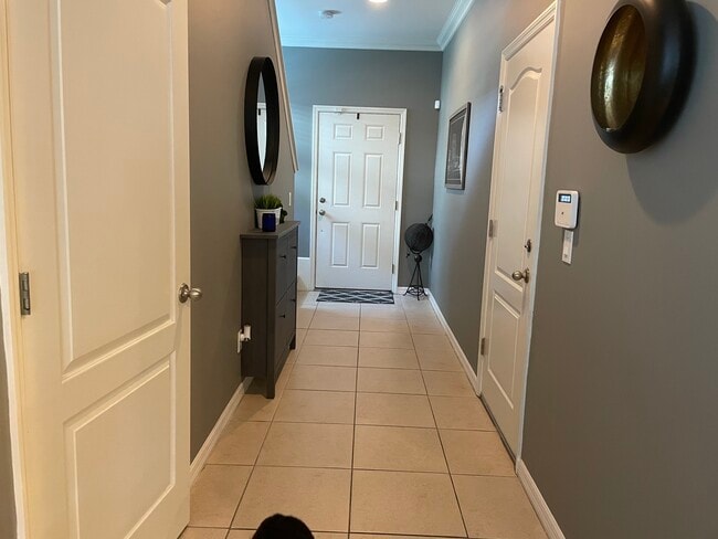 Building Photo - 880 Taramundi Dr