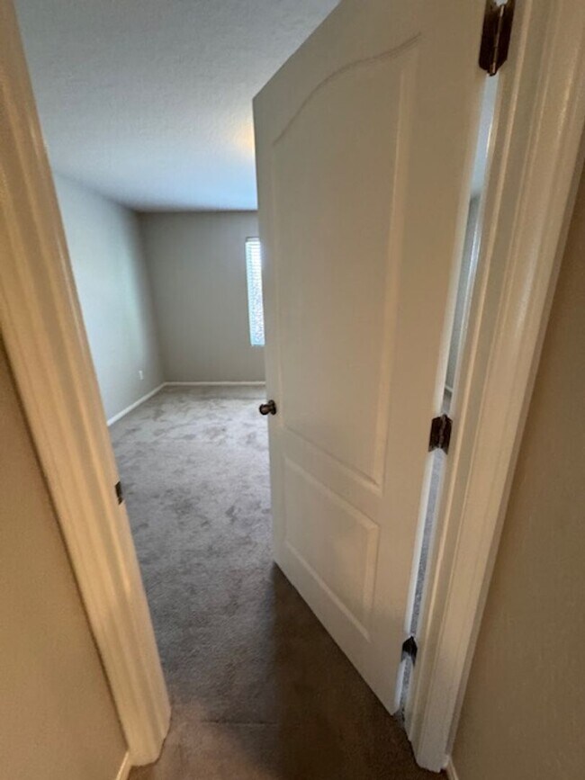 Building Photo - 3 Bedroom Home in a Gated Community! North...