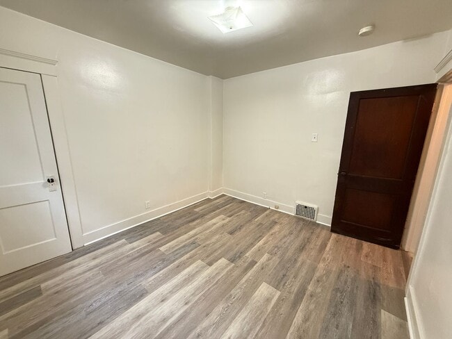 Building Photo - 340-342 W Wesley St