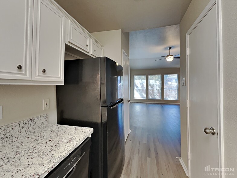 Building Photo - 1410 Misty Meadow Dr