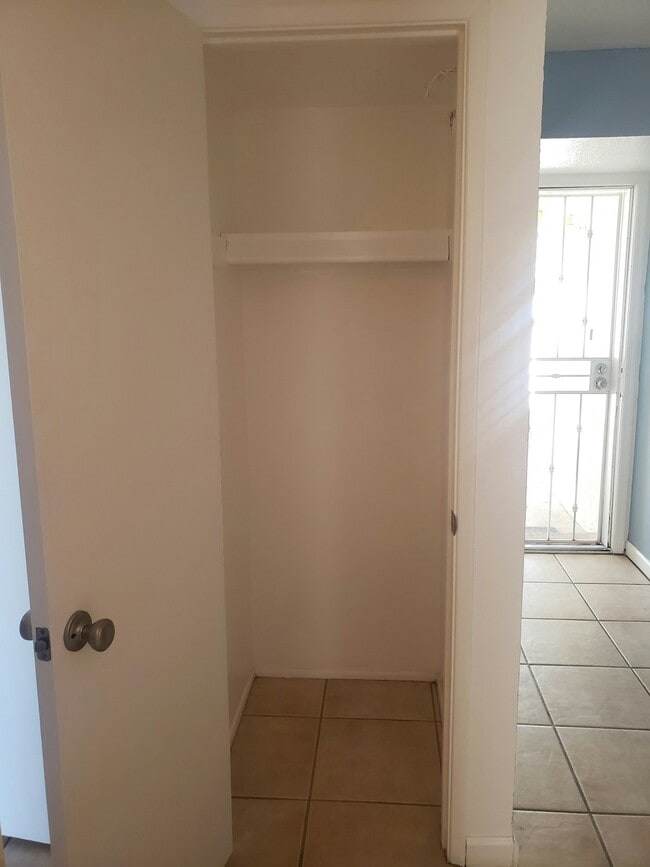 Building Photo - 3560 N Tucson Blvd