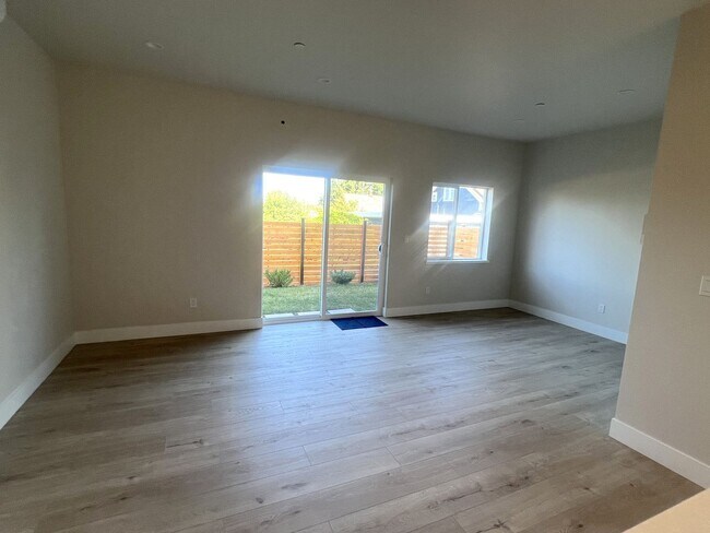 Building Photo - 2155 Siddle Loop