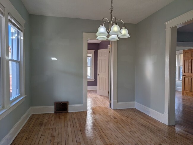 Building Photo - 1560 Coutant Ave