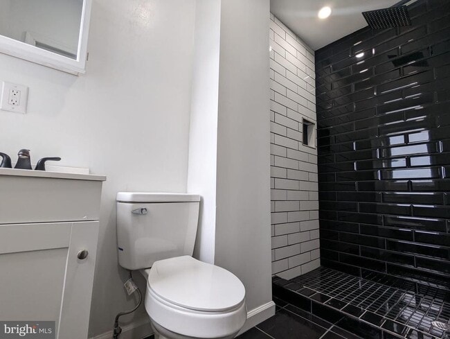 Building Photo - 883 N Preston St