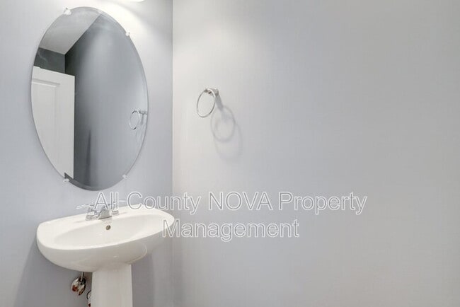 Building Photo - 2093 Laura Mews Pl