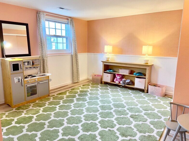 Building Photo - 8 Buchanan Rd