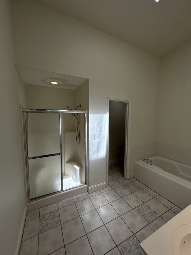 Building Photo - 104 Breezewood Dr
