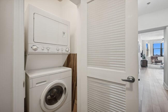 Building Photo - 1464 S Michigan Ave