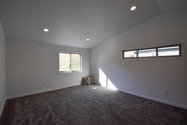 Building Photo - New South Hills Duplex Stunner!