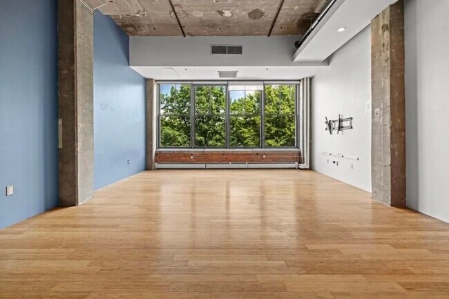 Building Photo - 156 Porter St