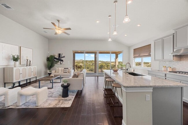 Building Photo - 5501 La Canada Wy