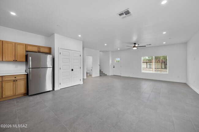Building Photo - 502 S Fremont Ave