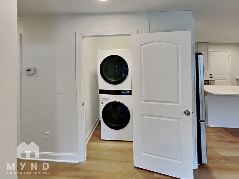 Building Photo - 4110 Broadview Dr