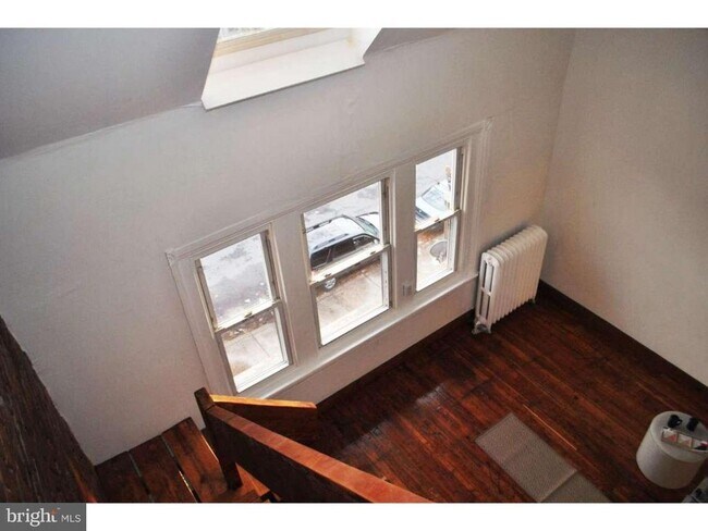 Building Photo - 5027 Pine St