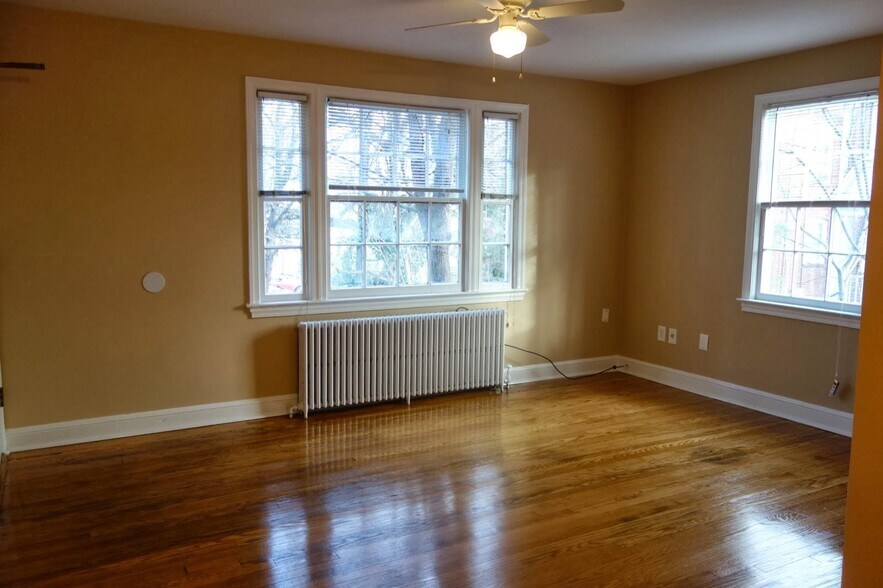 Building Photo - 816 Greenwood Cir
