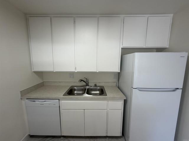 Building Photo - 403 Requeza St