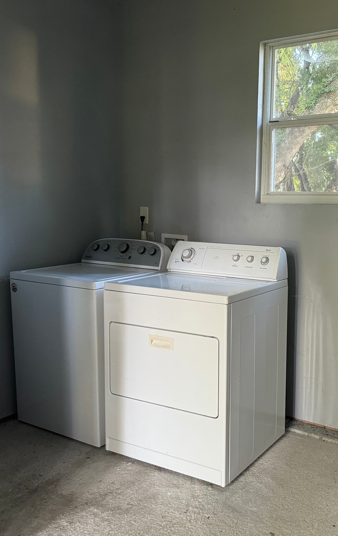 Building Photo - 1121 Avondale Ave