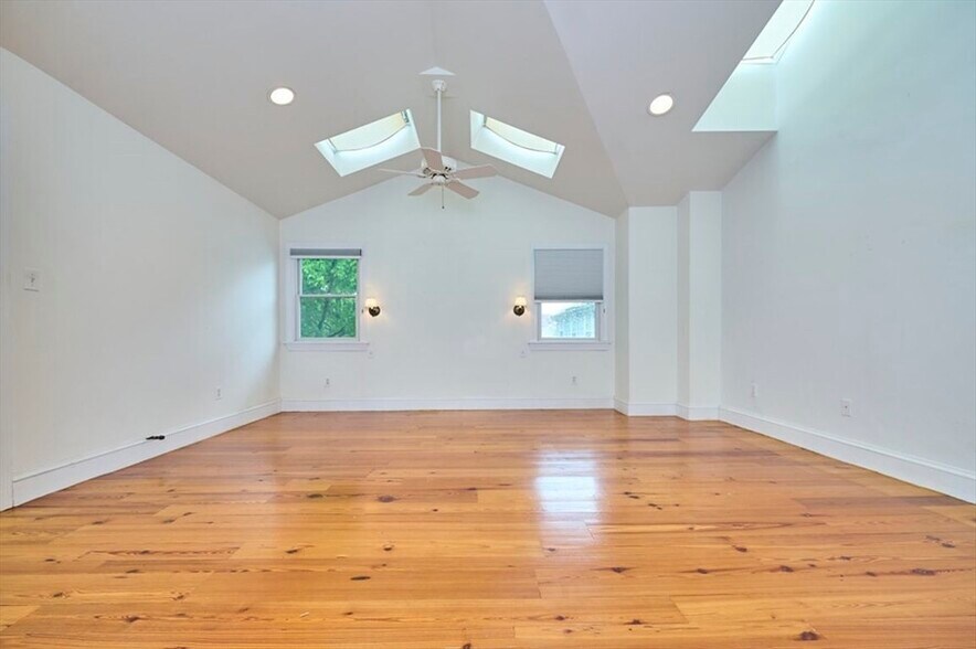 Building Photo - 16 Indiana Ter