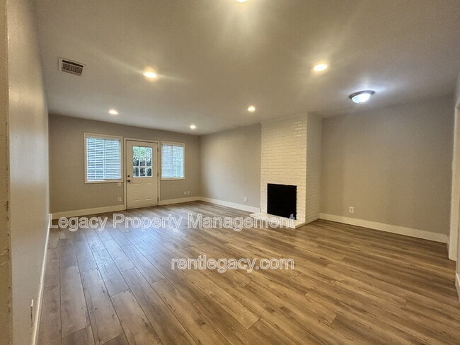 Building Photo - 1316 Sebastian Way