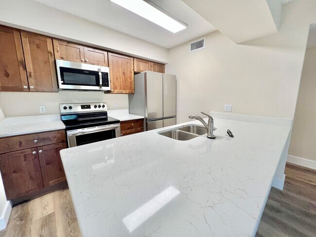 Building Photo - 5309 Summerlin Rd