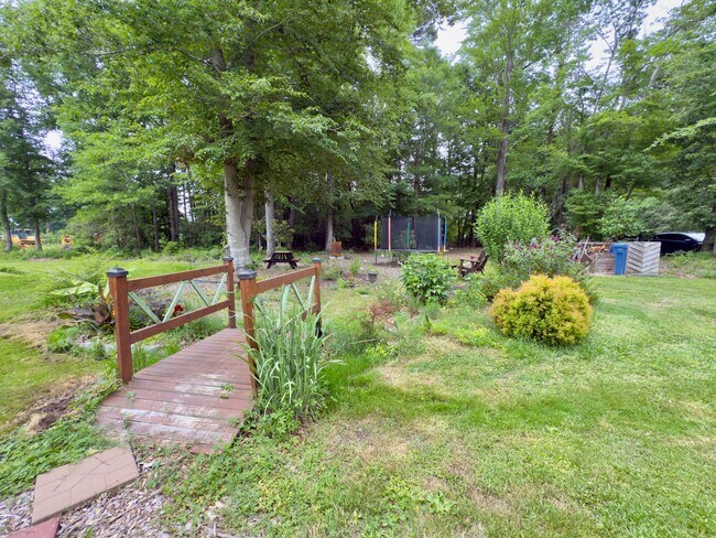 Building Photo - Newer Home
