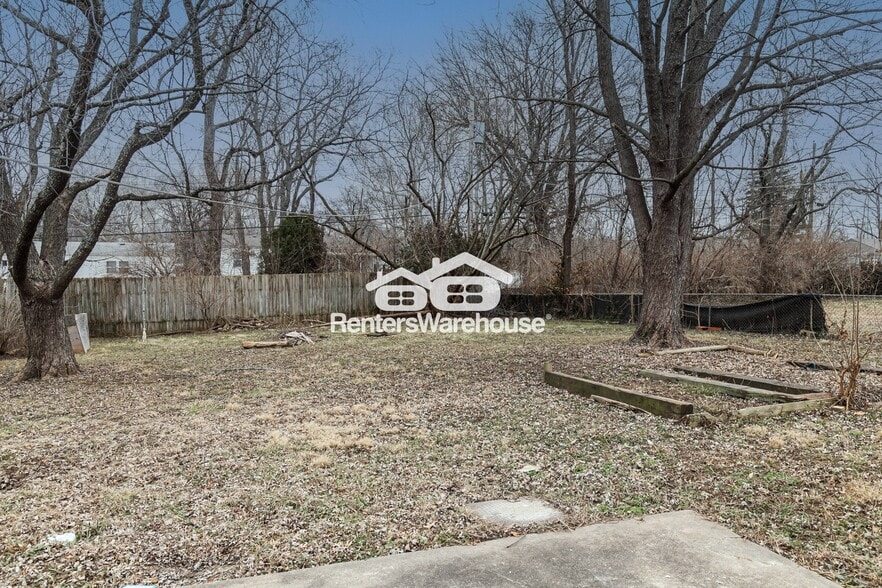 Building Photo - 10741 Cambridge Ave