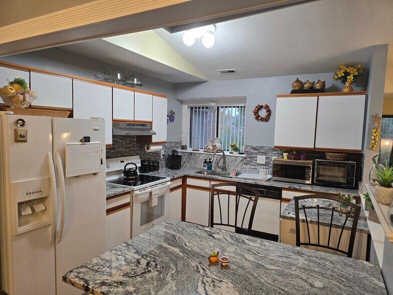 Building Photo - 42541 Lilley Pointe Dr